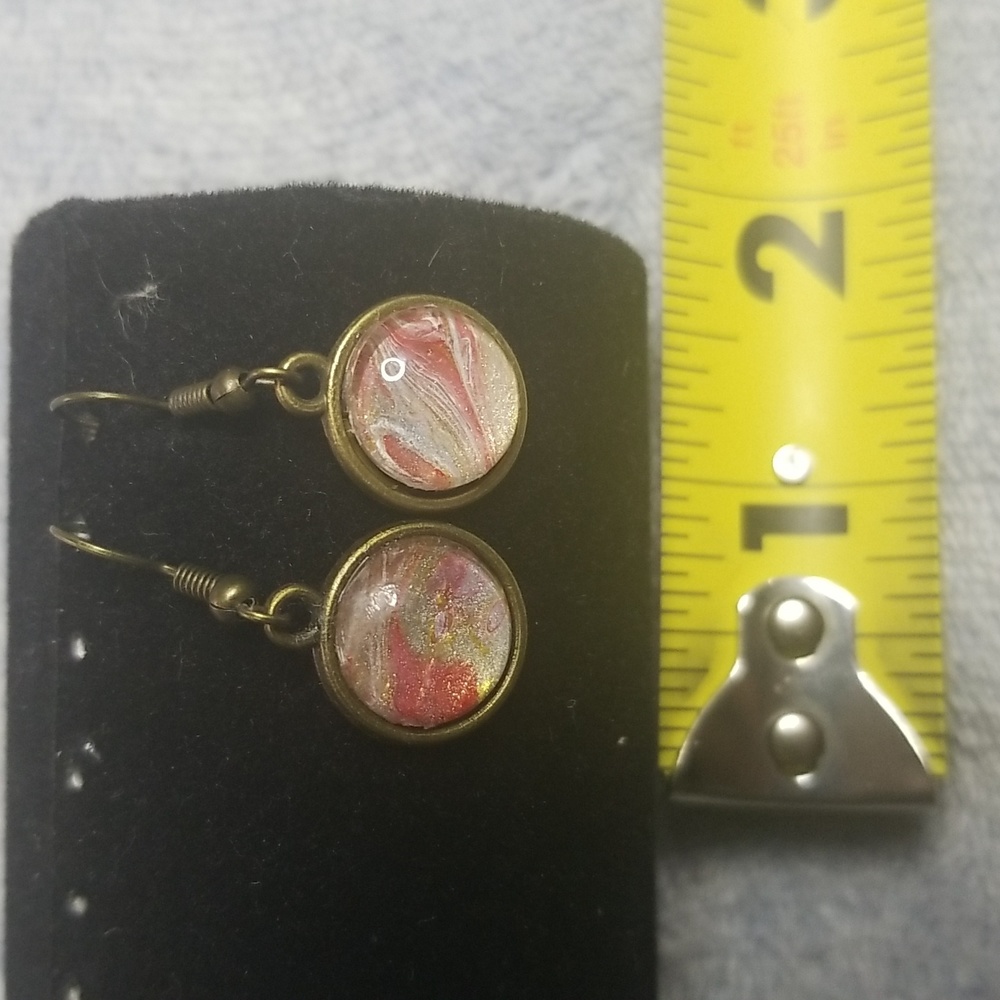 Original paint pouring skin jewelry.